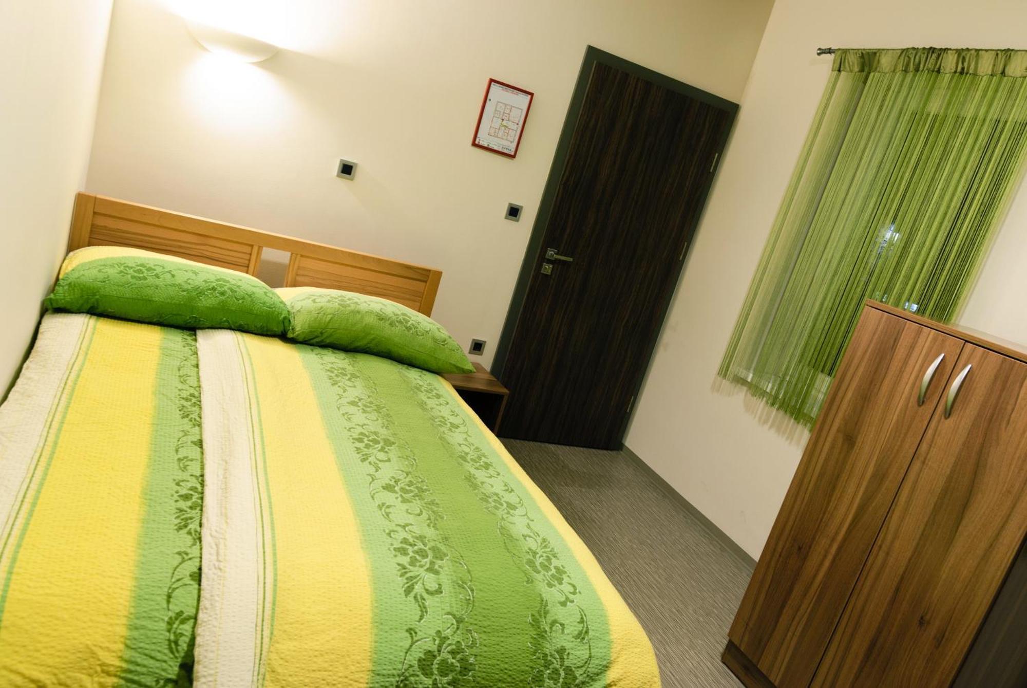 Hostel Plus Caffe Petrovče Dış mekan fotoğraf